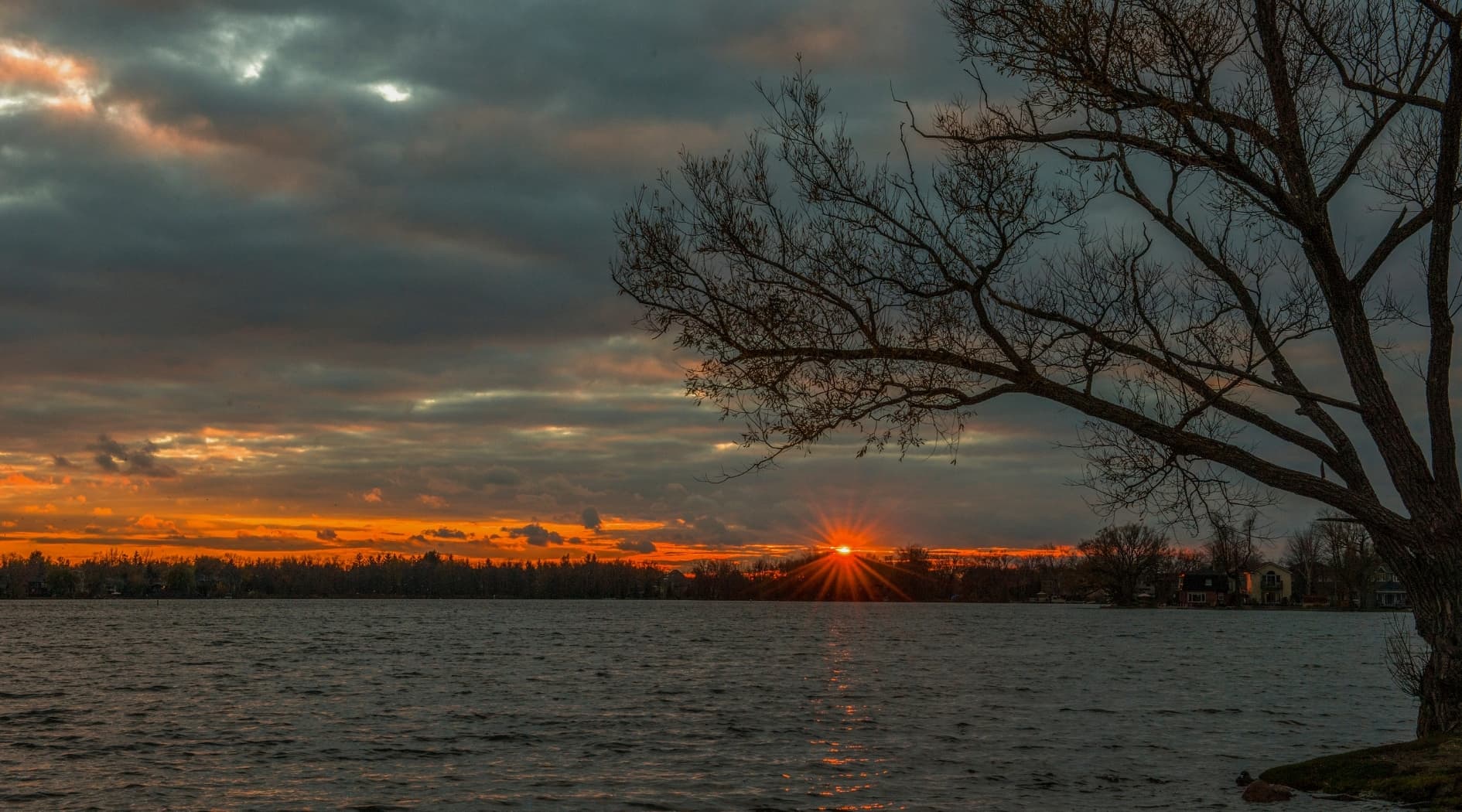 Waterfront at sunset in Richmond Hill